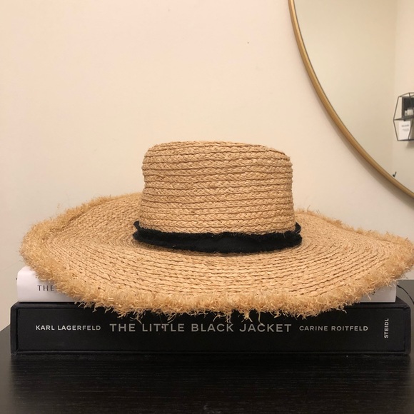 Zara Accessories - Zara straw floppy hat